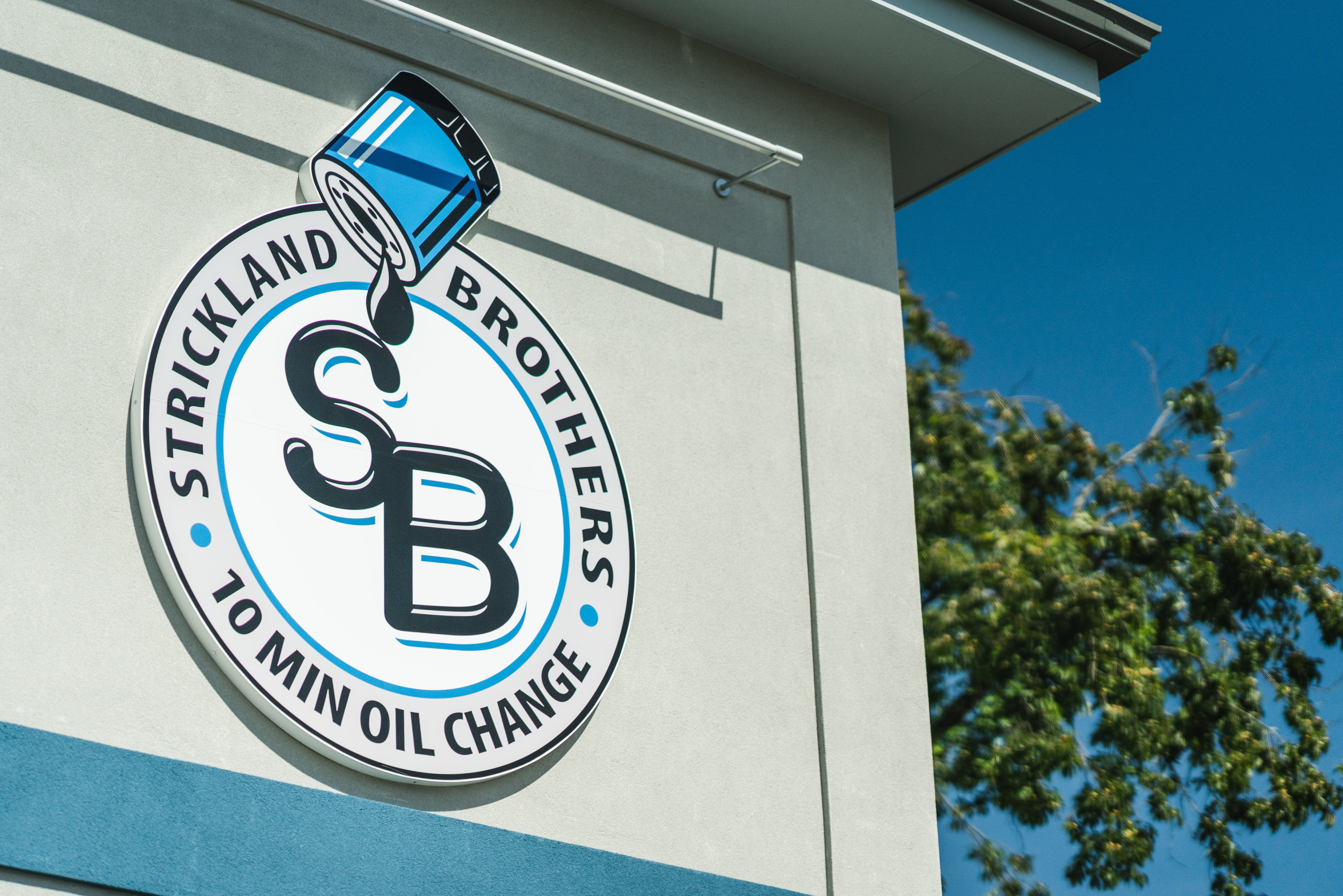 Strickland Bros 10 Minute Oil Change-05732